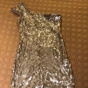 One sleeved gold sequined mini dress